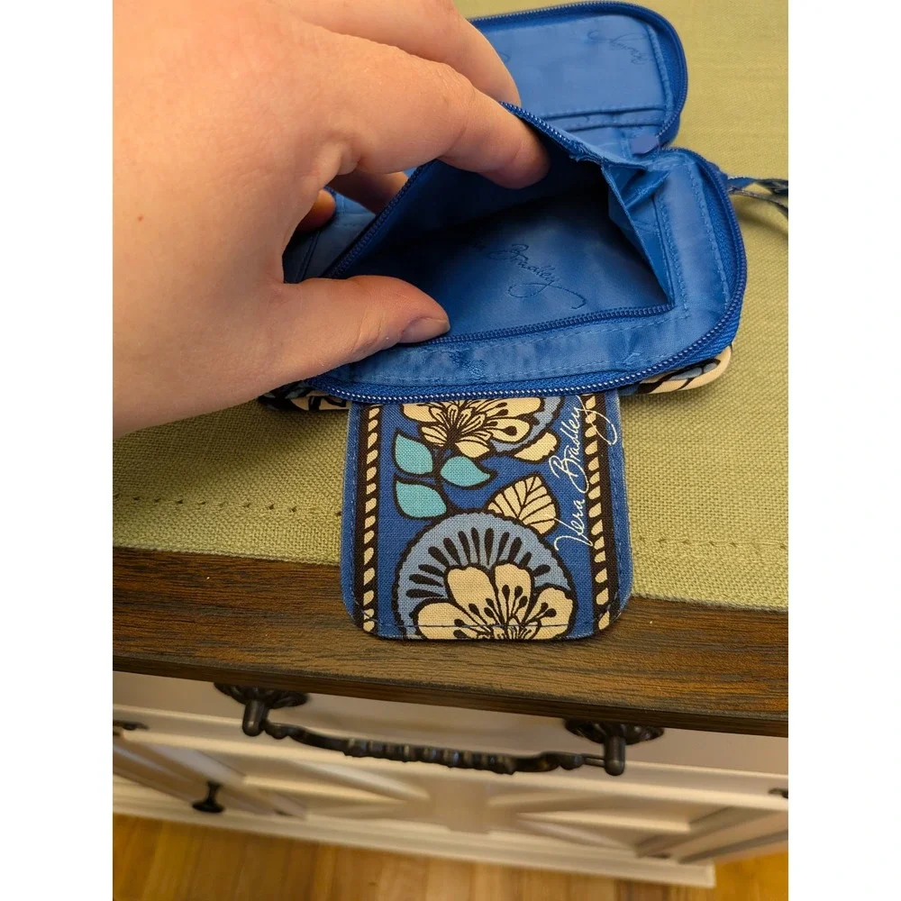Vera Bradley Wristlet Wallet Blue Floral ID‎ Window Card Slots Zip Pouch